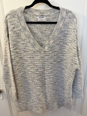 Old Navy Heathered Cream and Gray V-Neck Sweater